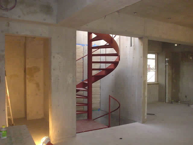 設置完了した螺旋階段の写真