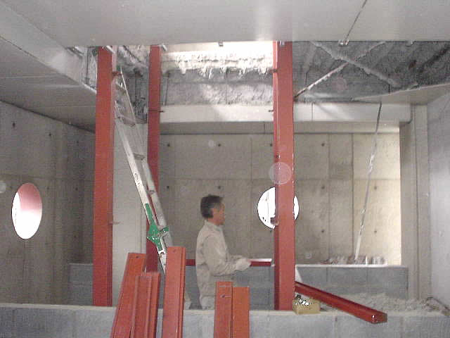 エレベーターシャフトのスペース用の構造鉄骨を準備する