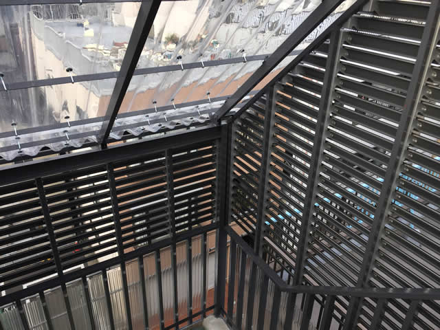 階段屋根の空間