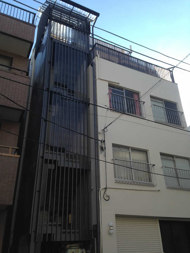 なんということでしょう。「階段屋根の劇的リニューアル」